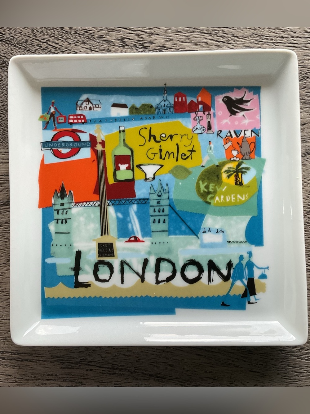 Crate & Barrel World City Scene Travel Collection LONDON Appetizer Plate